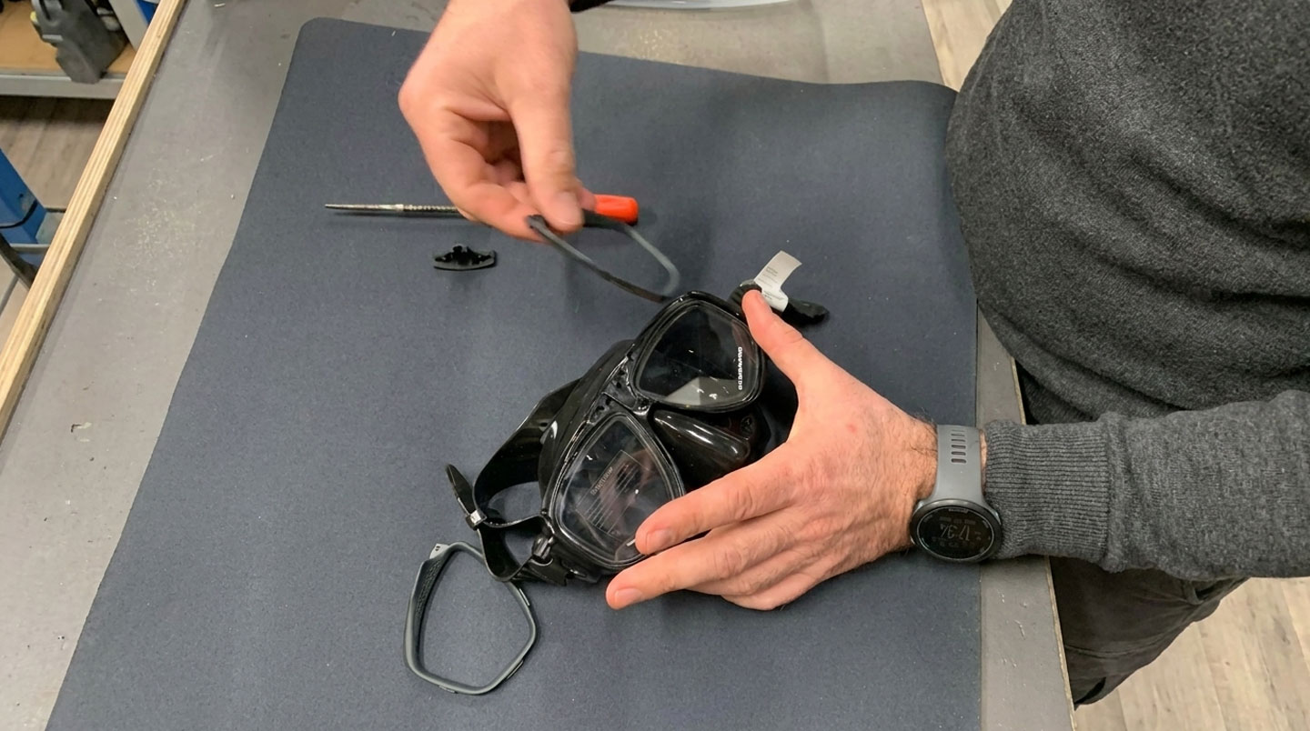 Gros plan sur des verre correcteurs pour masque de plongée, côte à côte, montrant différentes corrections